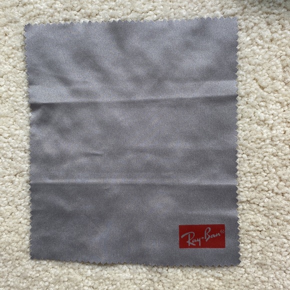 Like New! Ray-Ban Aviator Sunglasses - Picture 10 of 11